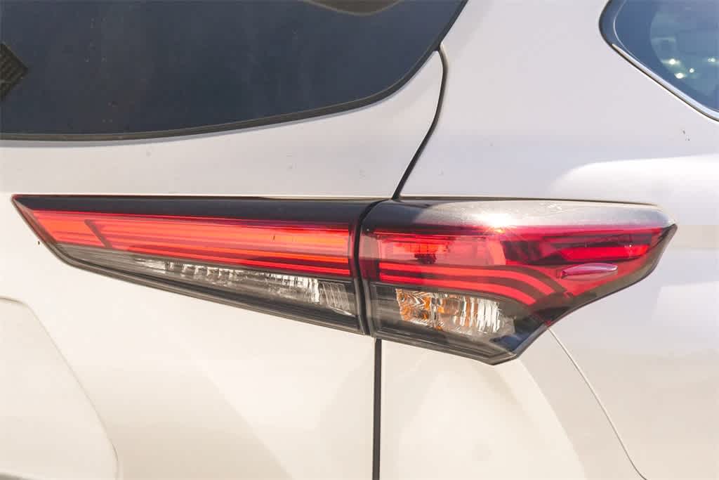 Thumbnail: 2023 Toyota Highlander - 10