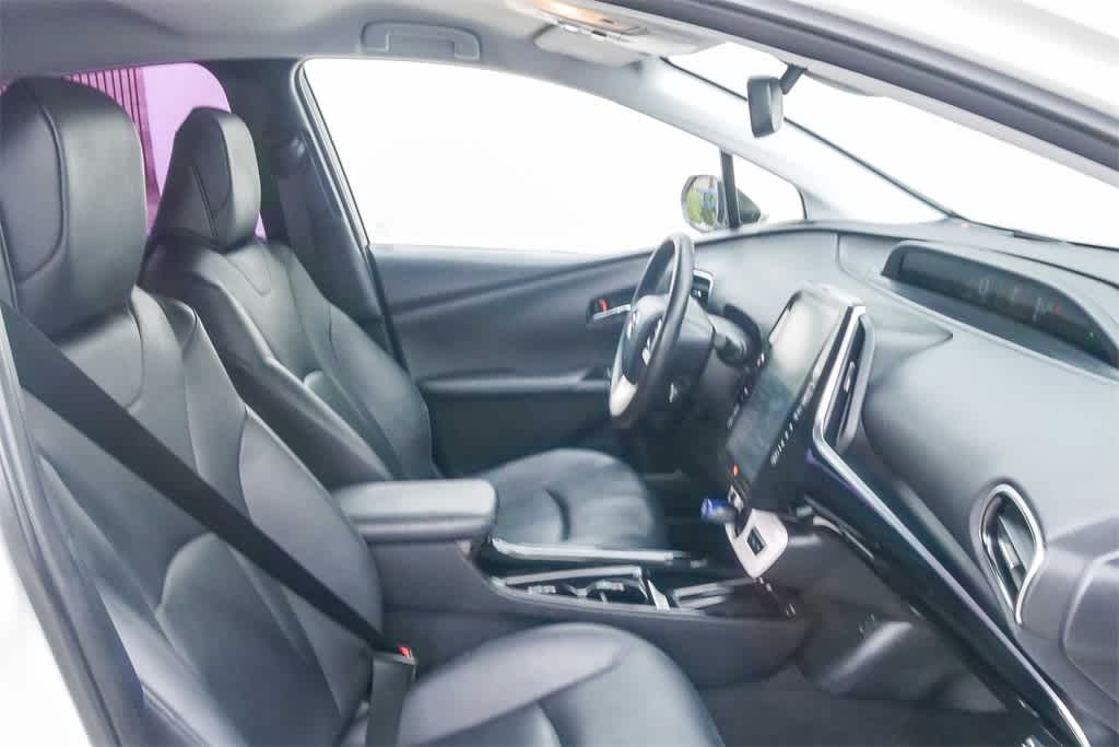 Thumbnail: 2017 Toyota Prius Prime - 16