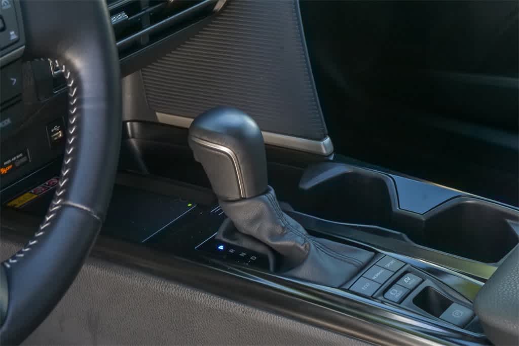 Thumbnail: 2025 Toyota Camry - 15