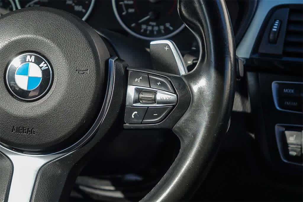 Thumbnail: 2016 BMW 3 Series - 17