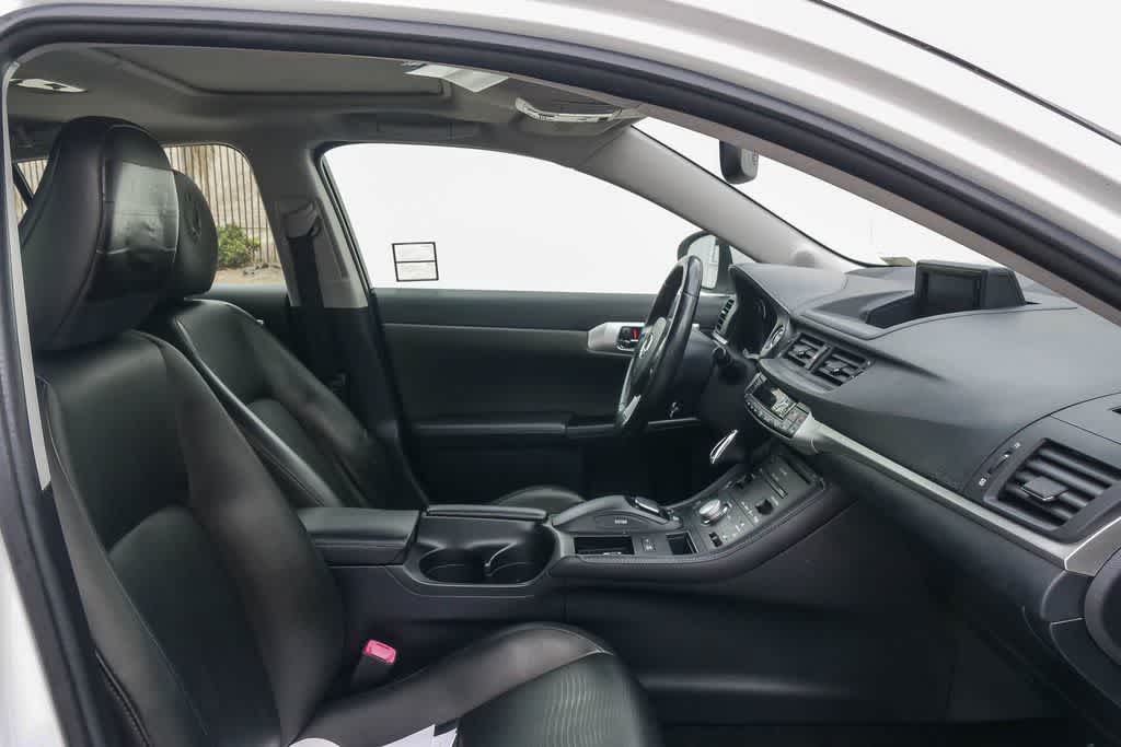 Thumbnail: 2013 Lexus CT - 16