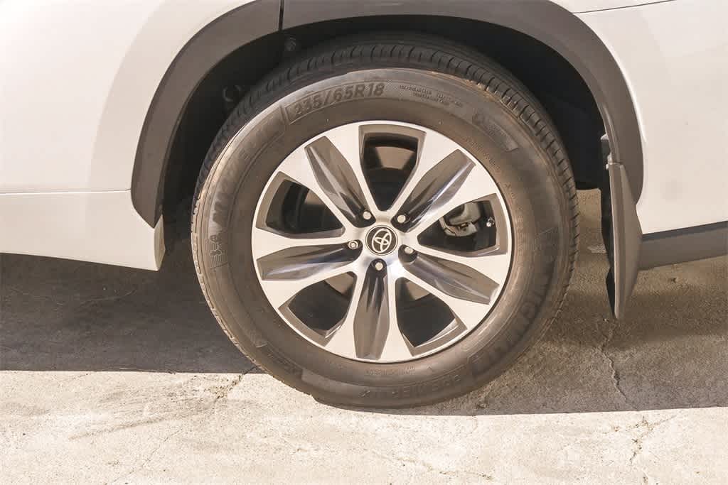 Thumbnail: 2023 Toyota Highlander - 6