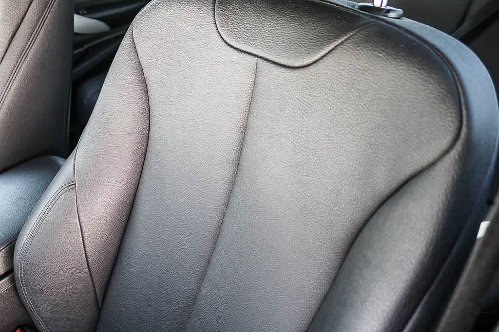 Thumbnail: 2017 BMW 3 Series - 21