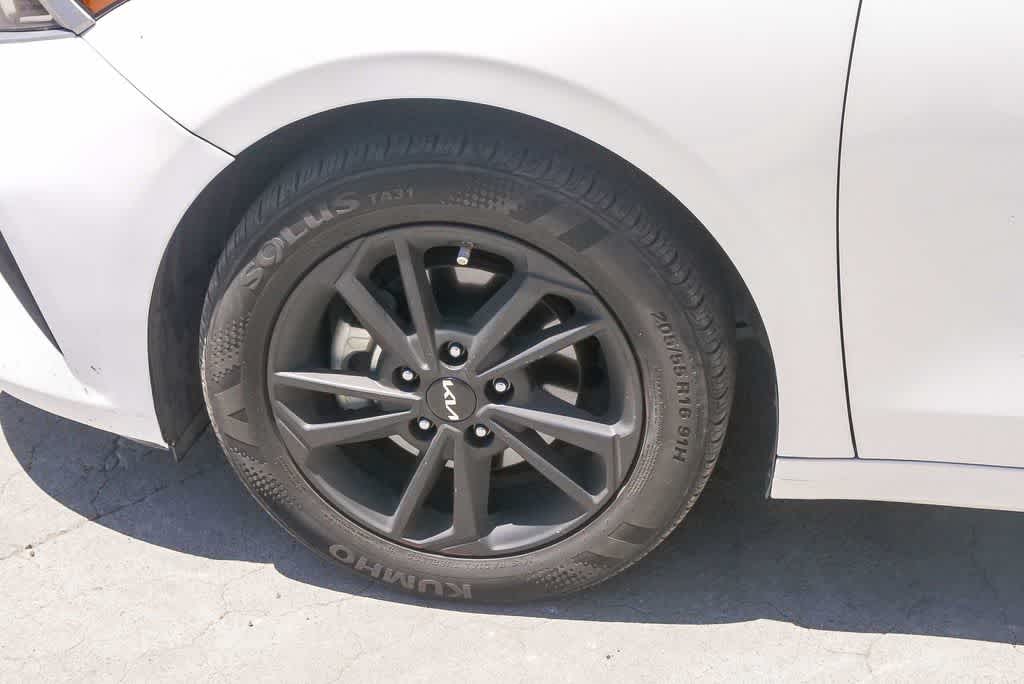 Thumbnail: 2023 Kia Forte - 4
