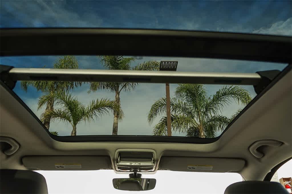 Thumbnail: 2017 Volkswagen Tiguan - 18