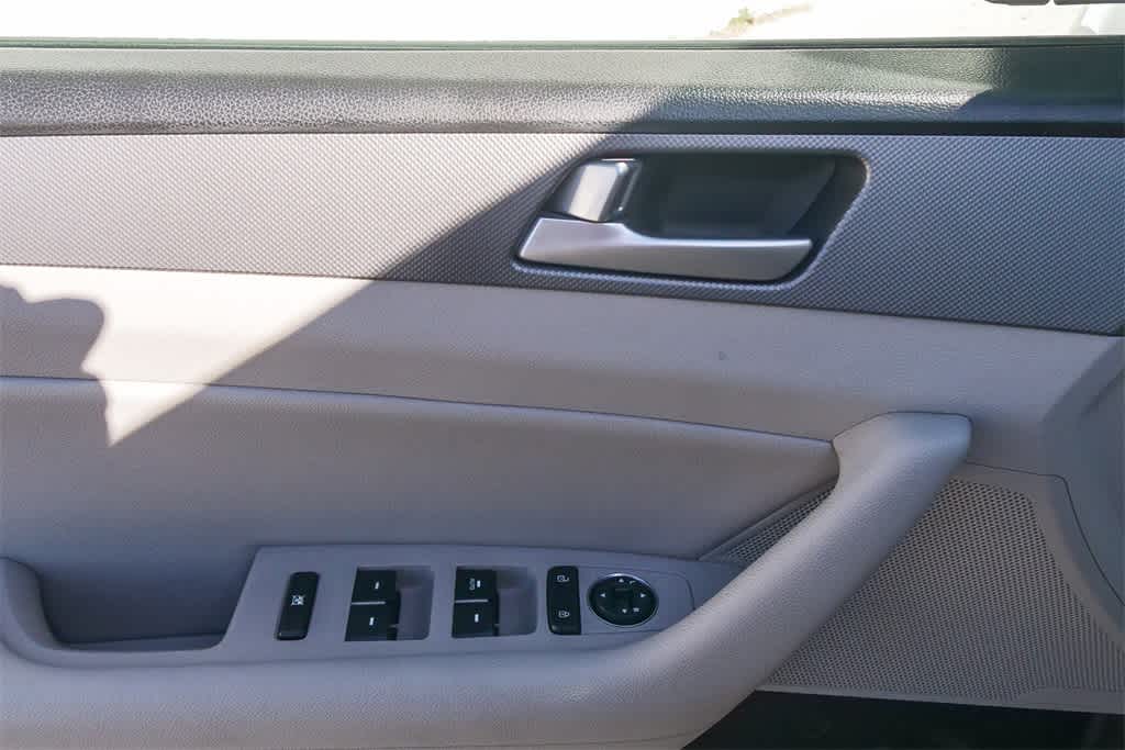 Thumbnail: 2016 Hyundai Sonata - 14