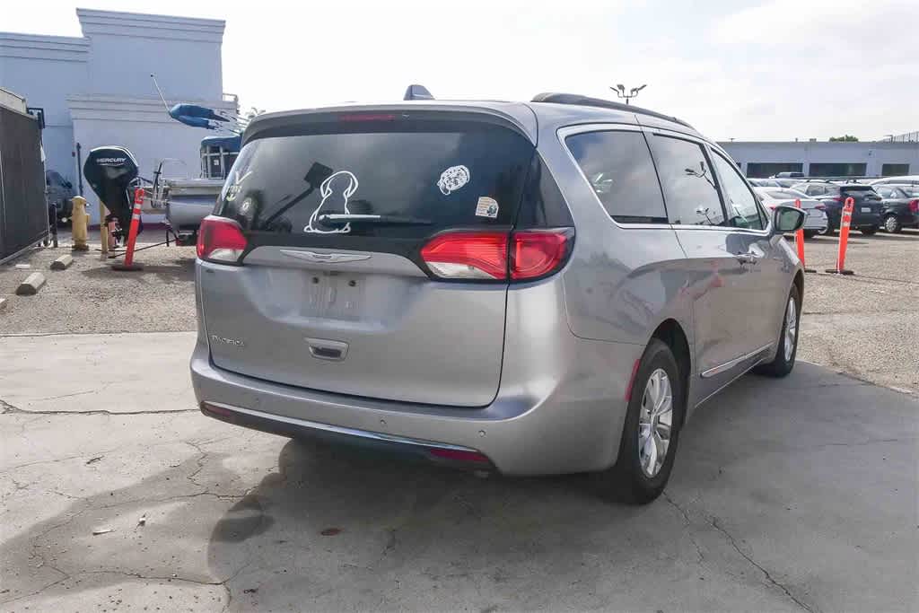 Thumbnail: 2017 Chrysler Pacifica - 9