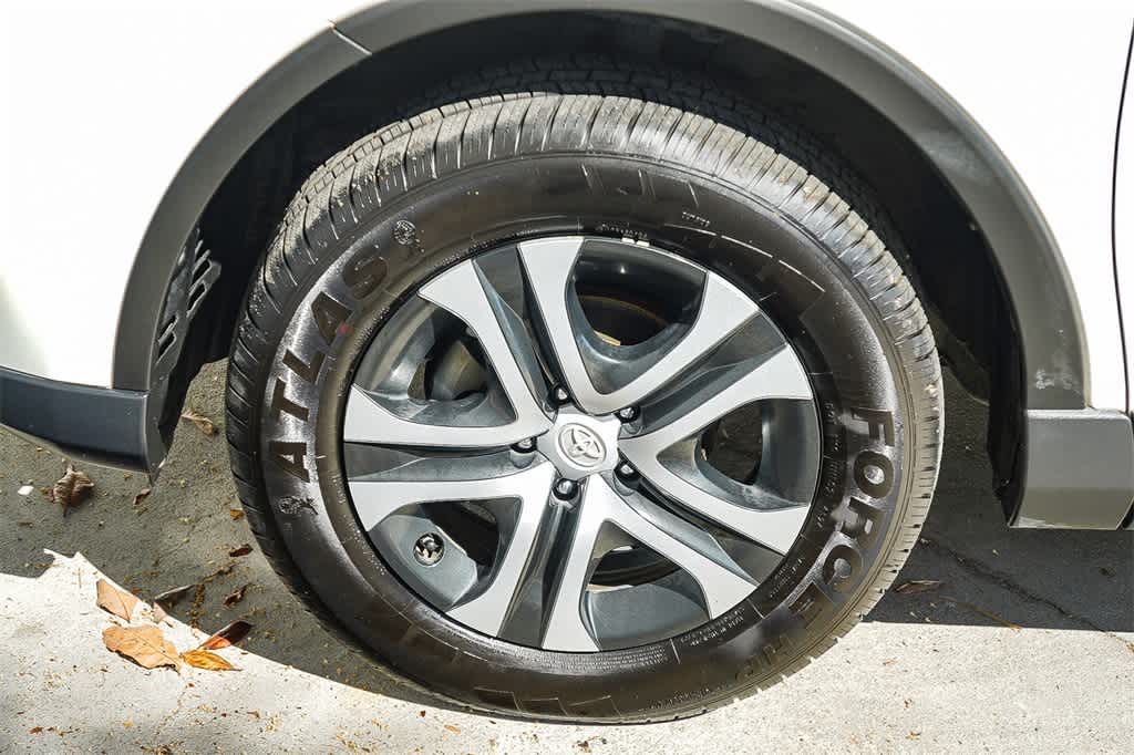 Thumbnail: 2018 Toyota RAV4 - 10