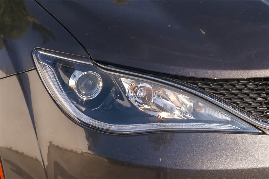 Thumbnail: 2019 Chrysler Pacifica - 4