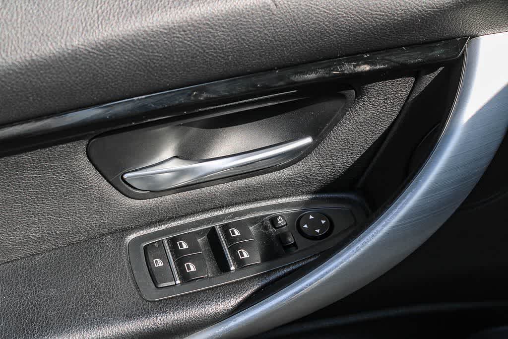 Thumbnail: 2017 BMW 3 Series - 19