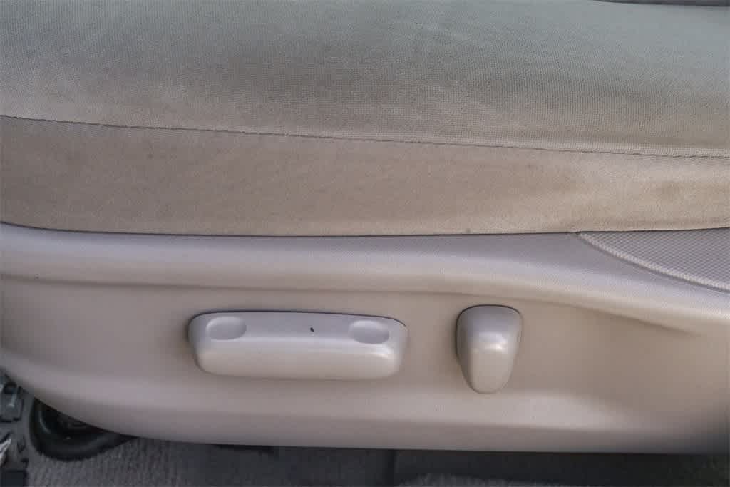 Thumbnail: 2011 Toyota Camry - 20