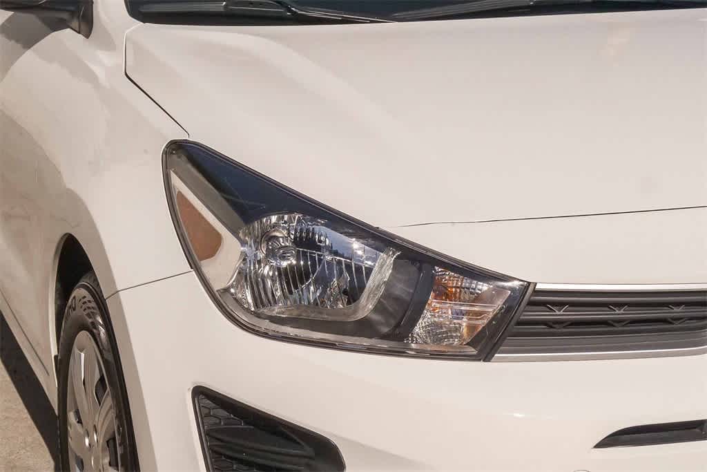 Thumbnail: 2023 Kia Rio - 4