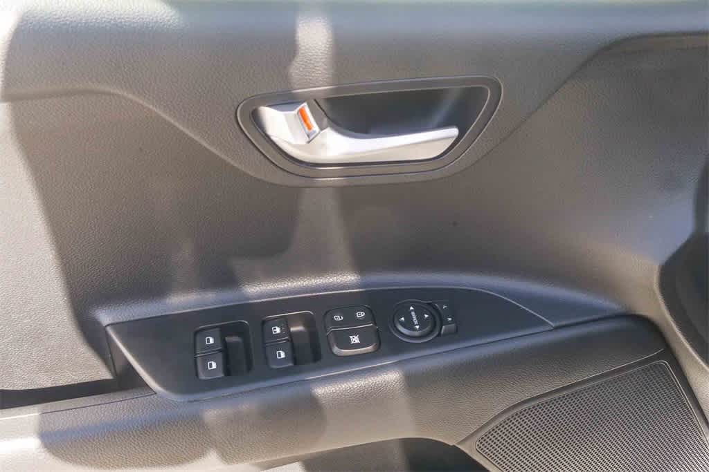 Thumbnail: 2023 Kia Rio - 19