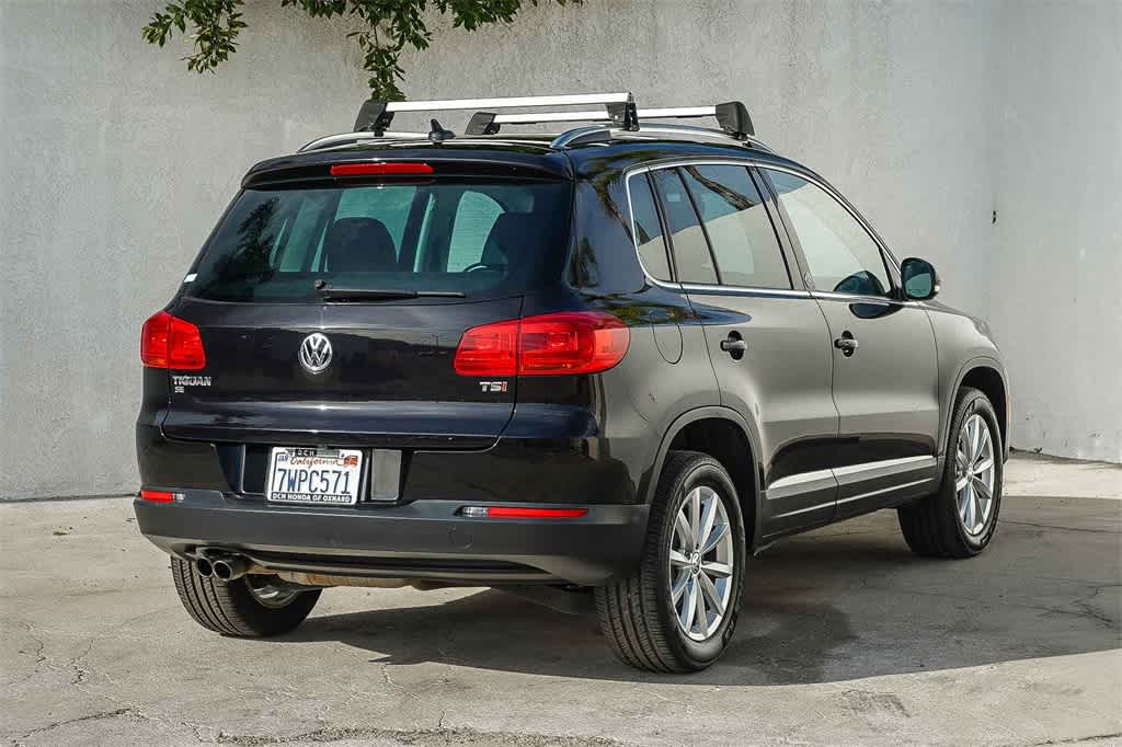 Thumbnail: 2017 Volkswagen Tiguan - 4