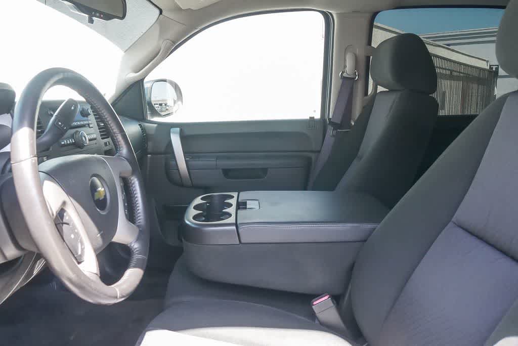 Thumbnail: 2011 Chevrolet Silverado 1500 - 17