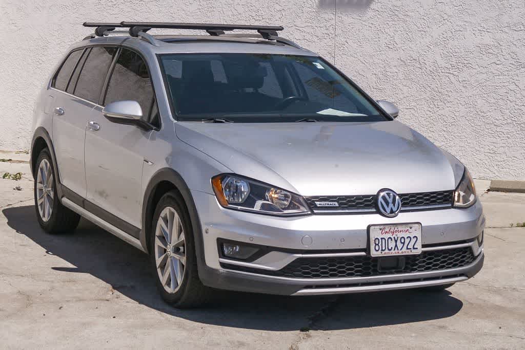 Thumbnail: 2017 Volkswagen Golf - 3