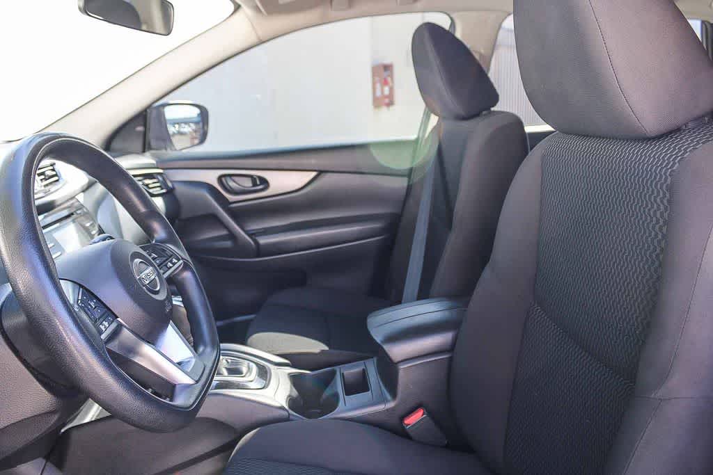 Thumbnail: 2018 Nissan Rogue Sport - 17