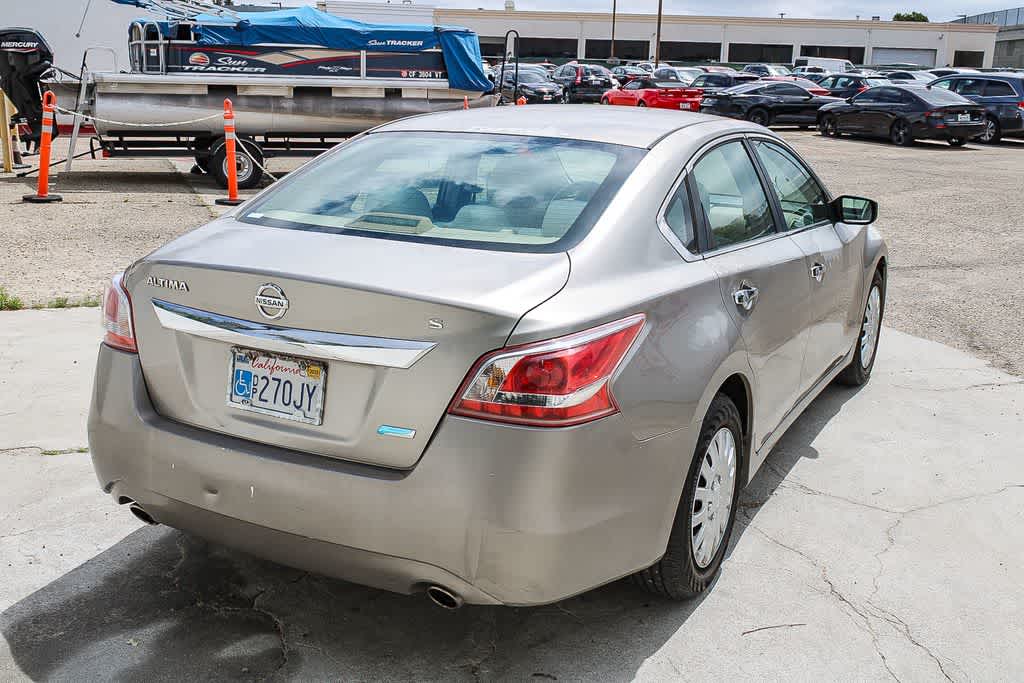 Thumbnail: 2013 Nissan Altima - 9