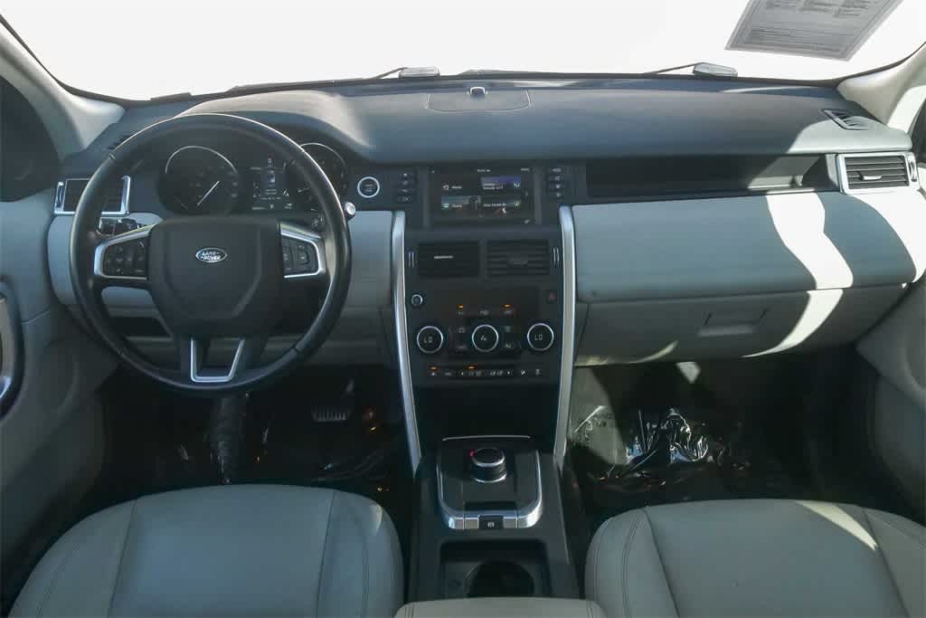 Thumbnail: 2017 Land Rover Discovery Sport - 11