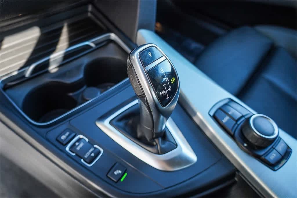 Thumbnail: 2016 BMW 3 Series - 22