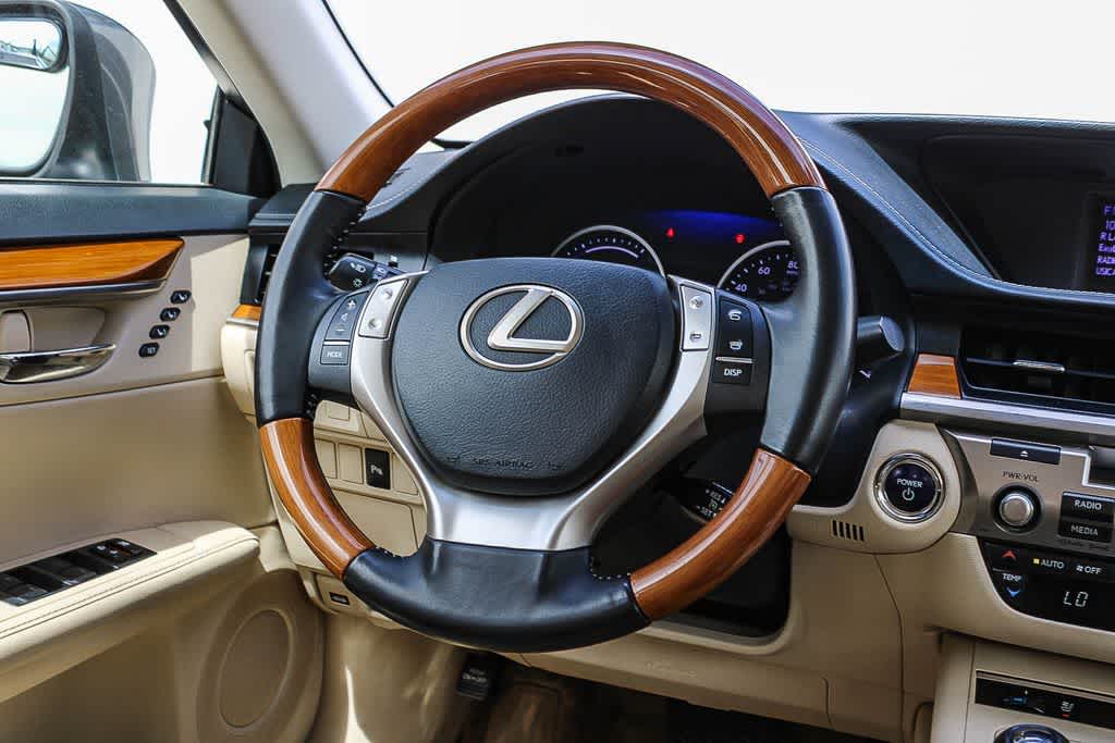 Thumbnail: 2014 Lexus ES - 14