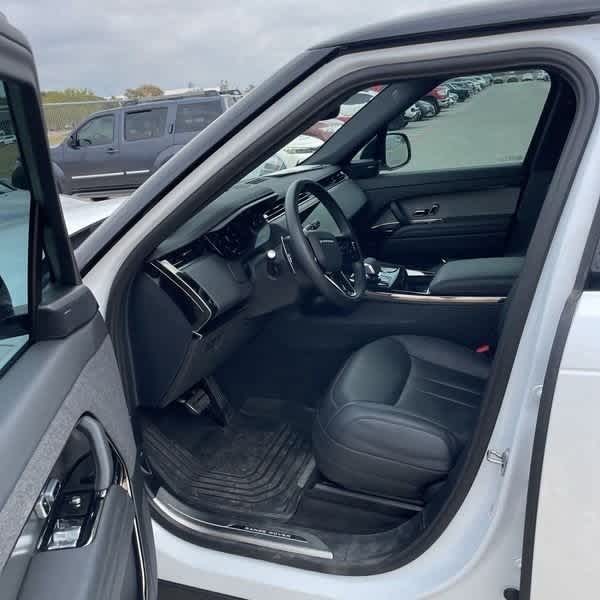 Thumbnail: 2025 Land Rover Range Rover Sport - 28