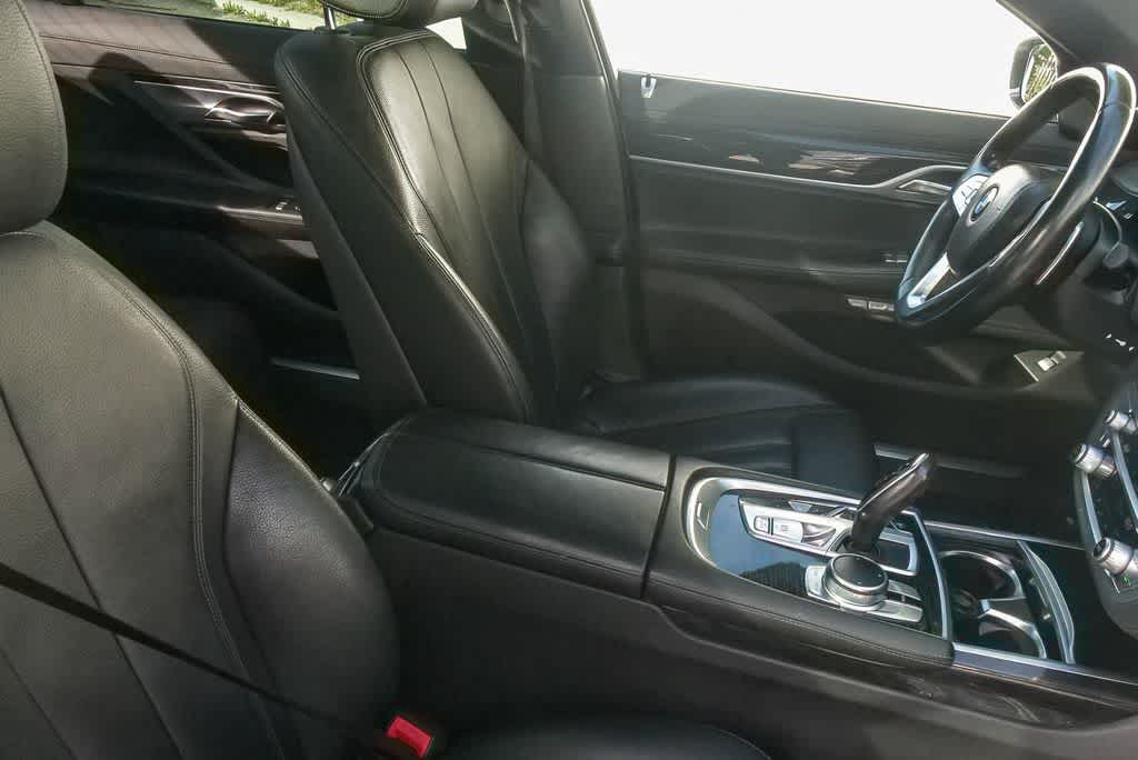 Thumbnail: 2018 BMW 7 Series - 12