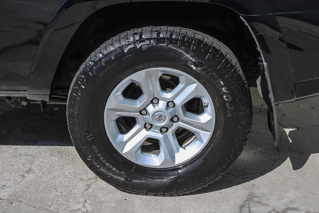 Thumbnail: 2017 Toyota 4Runner - 6