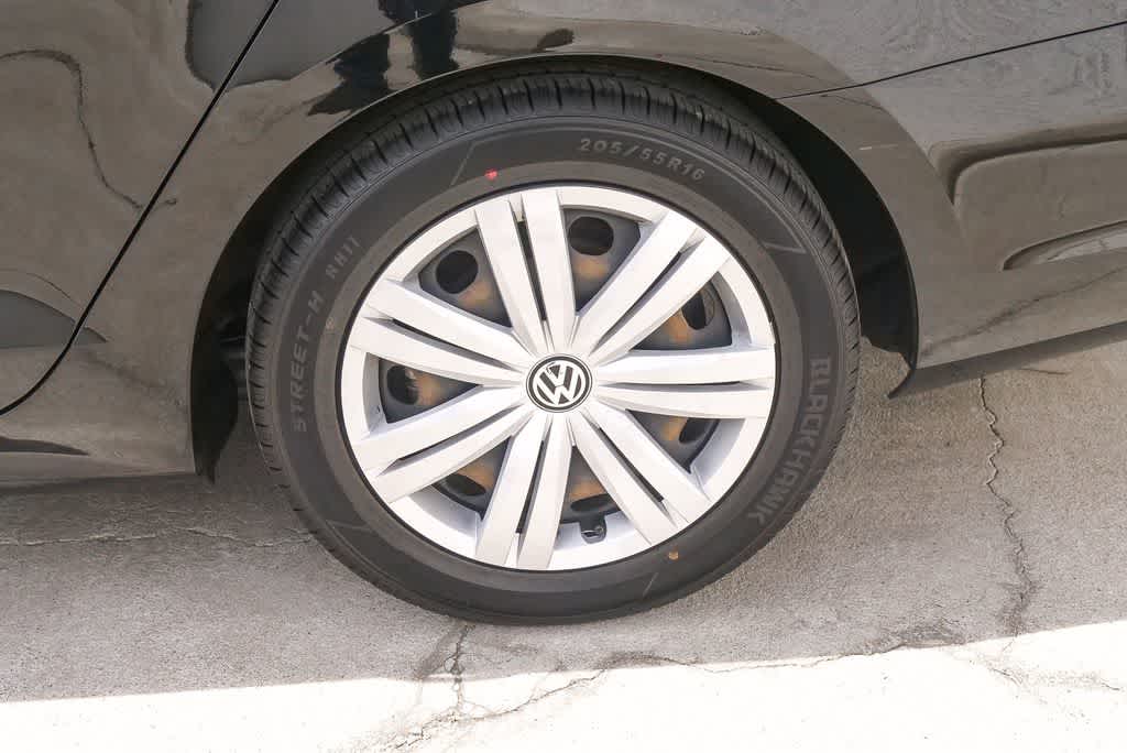 Thumbnail: 2017 Volkswagen Jetta - 6