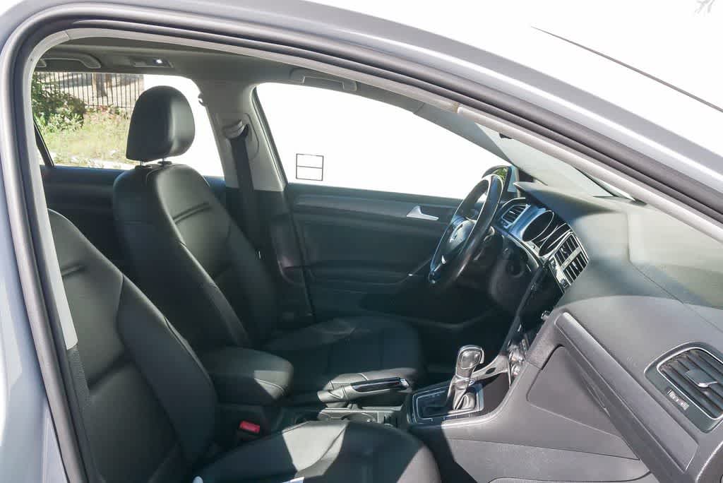 Thumbnail: 2019 Volkswagen e-Golf - 16