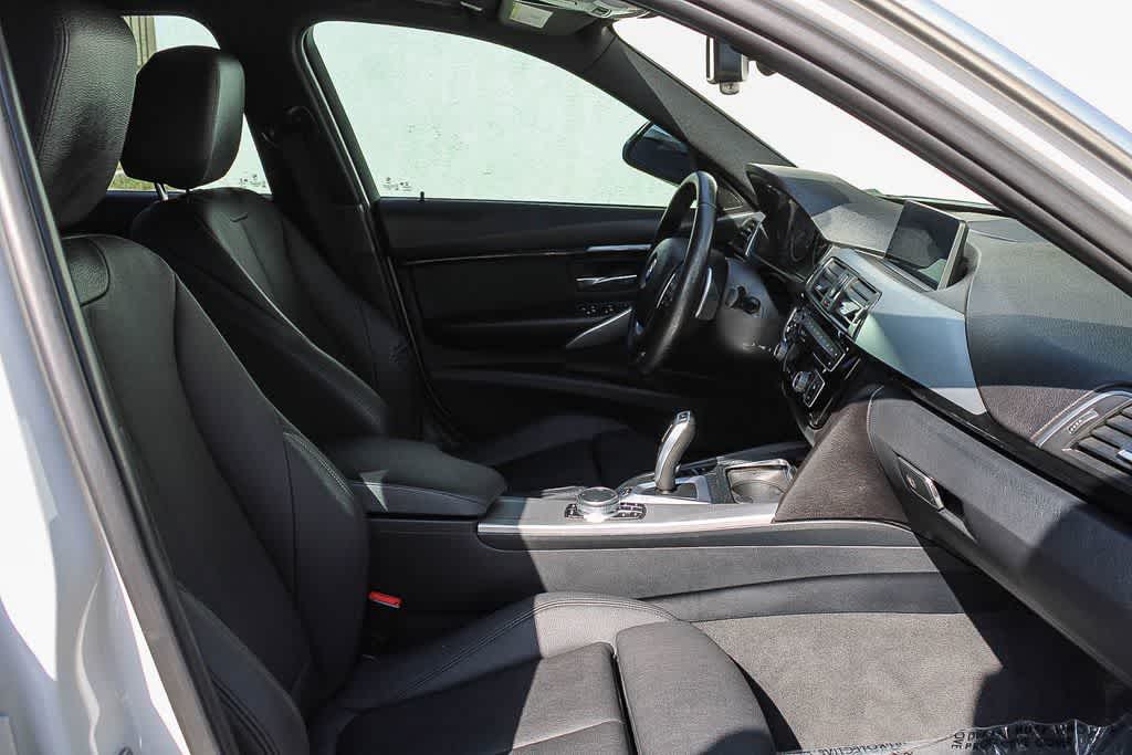 Thumbnail: 2017 BMW 3 Series - 16