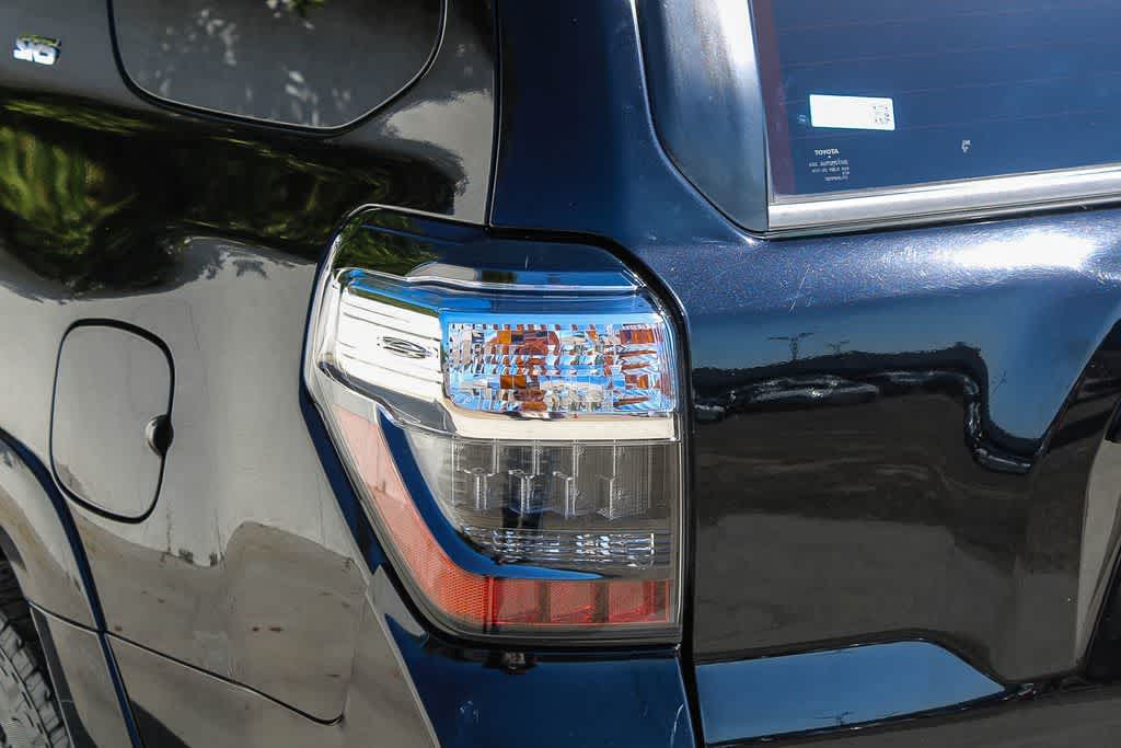 Thumbnail: 2017 Toyota 4Runner - 10