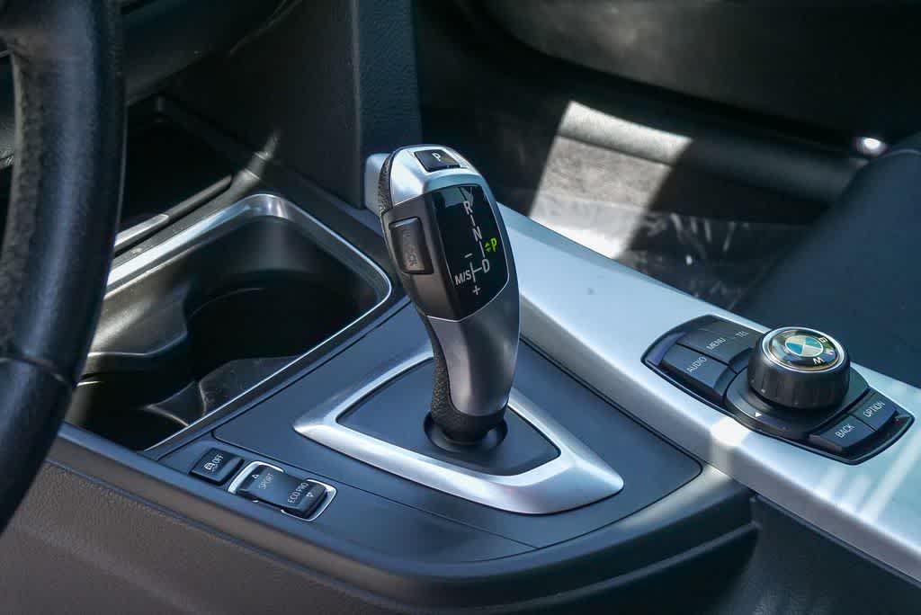 Thumbnail: 2013 BMW 3 Series - 17