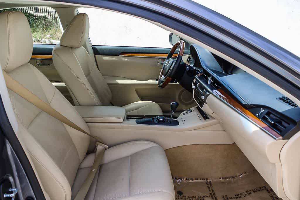 Thumbnail: 2014 Lexus ES - 17