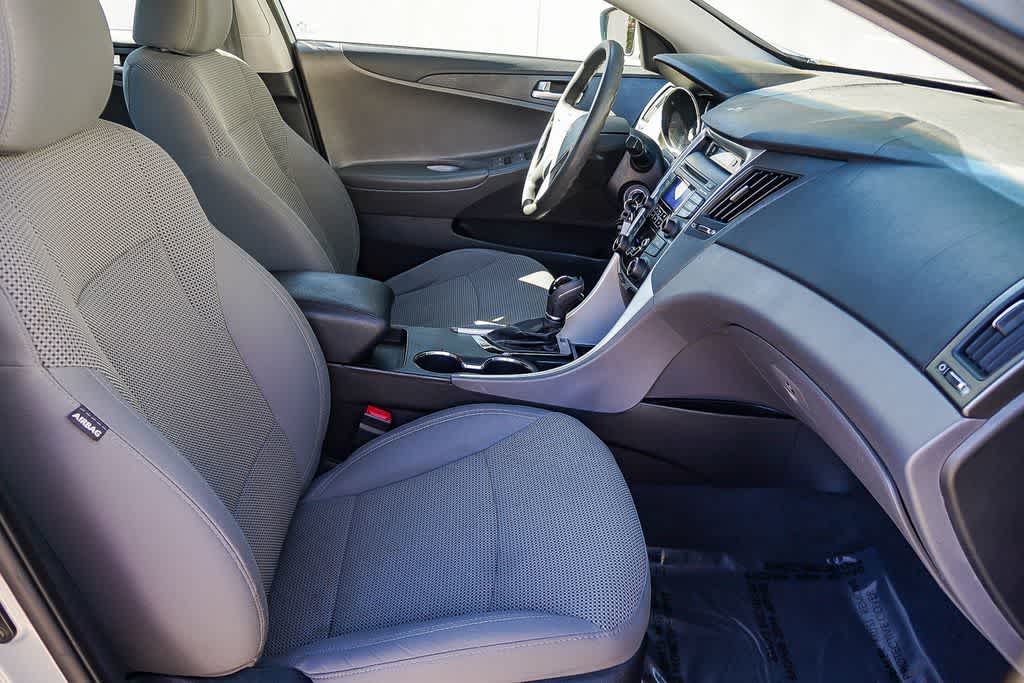 Thumbnail: 2013 Hyundai Sonata - 18