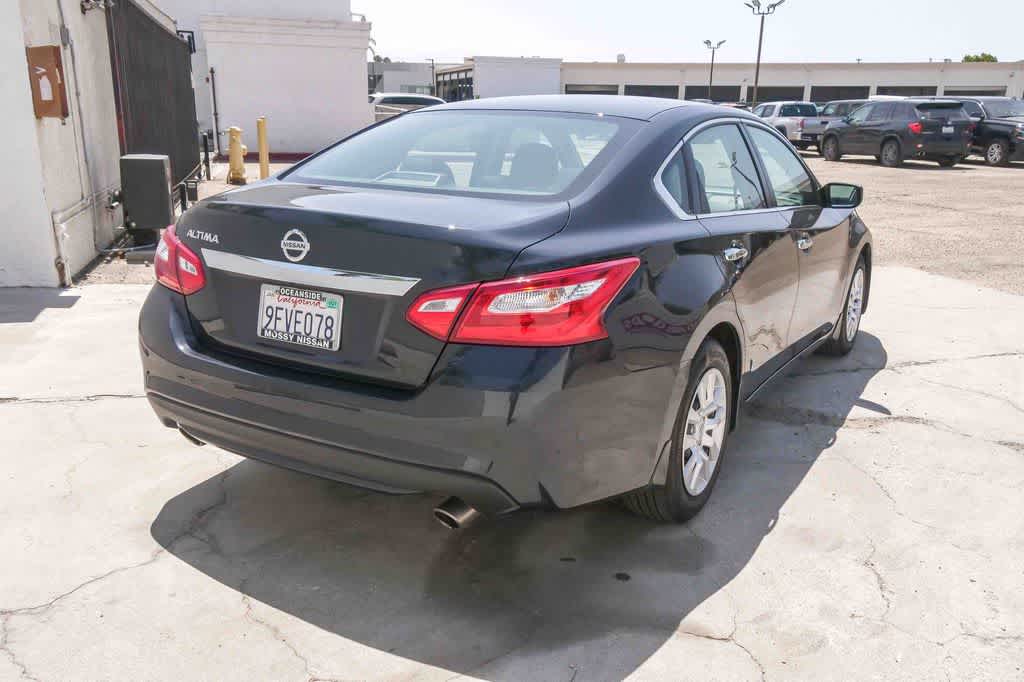 Thumbnail: 2017 Nissan Altima - 8