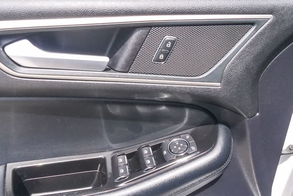 Thumbnail: 2020 Ford Edge - 19