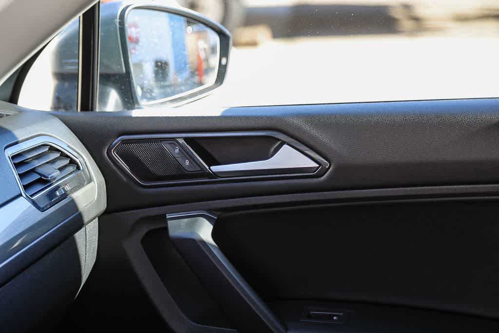 Thumbnail: 2018 Volkswagen Tiguan - 20