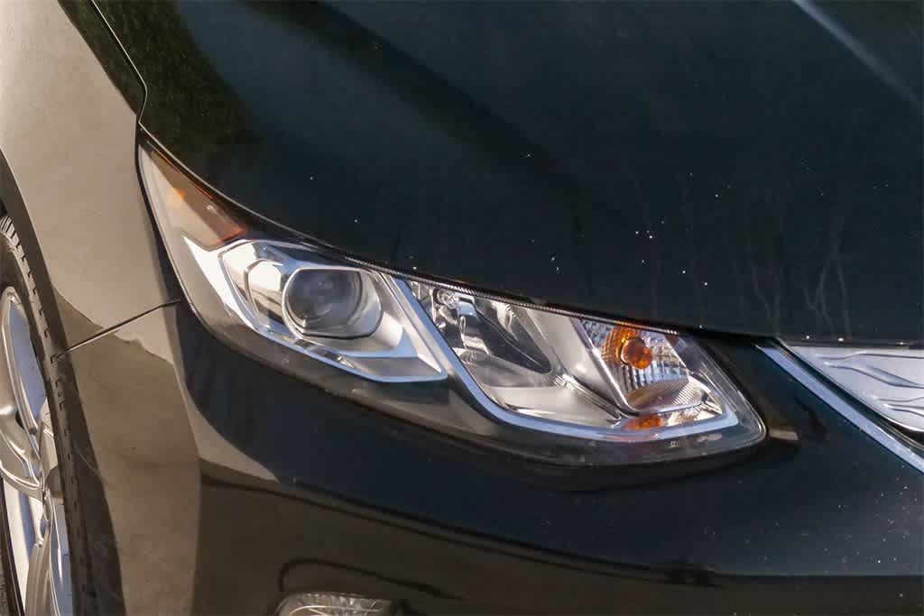 Thumbnail: 2017 Chevrolet Volt - 4