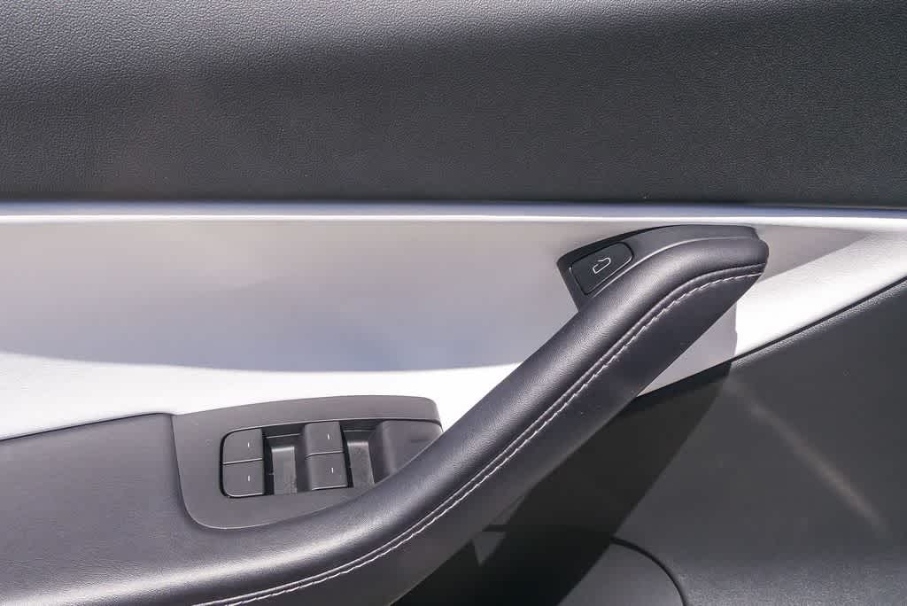 Thumbnail: 2022 Tesla Model Y - 18