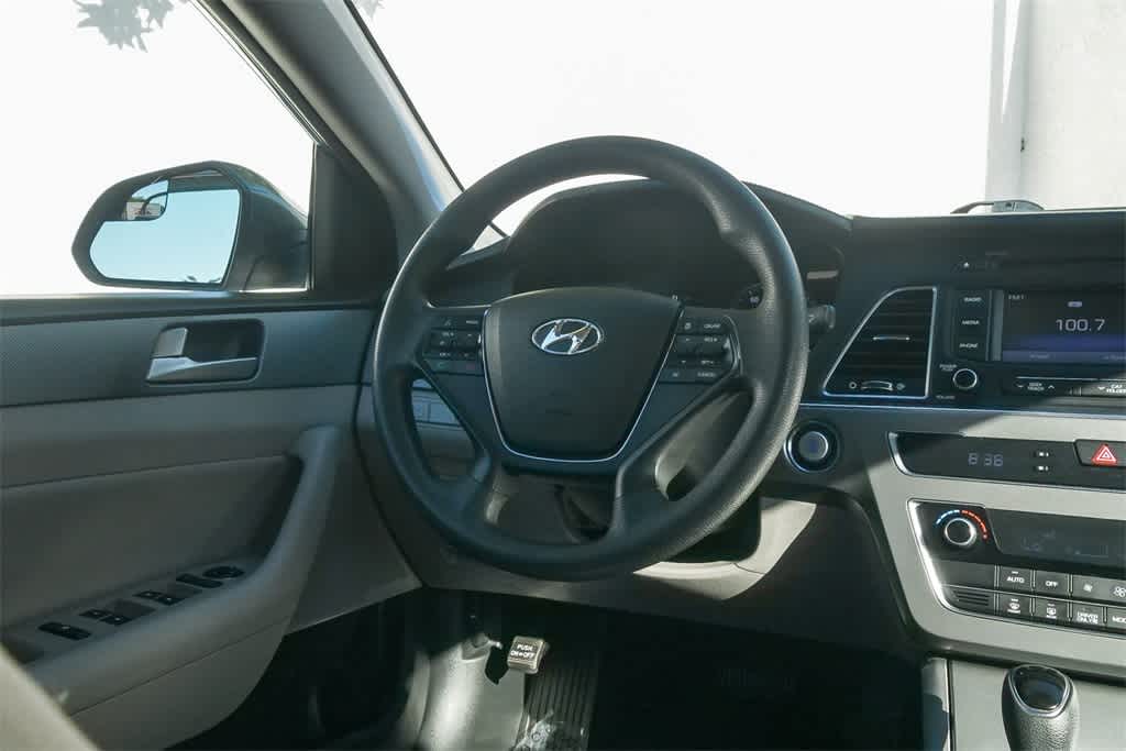 Thumbnail: 2016 Hyundai Sonata - 9