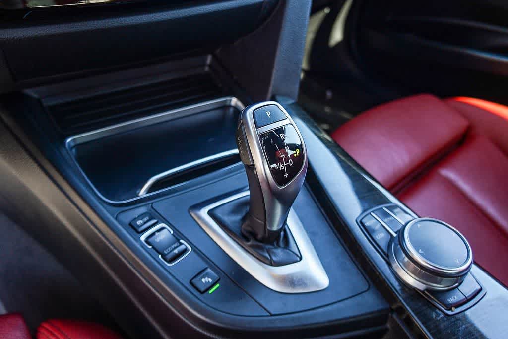 Thumbnail: 2018 BMW 3 Series - 22