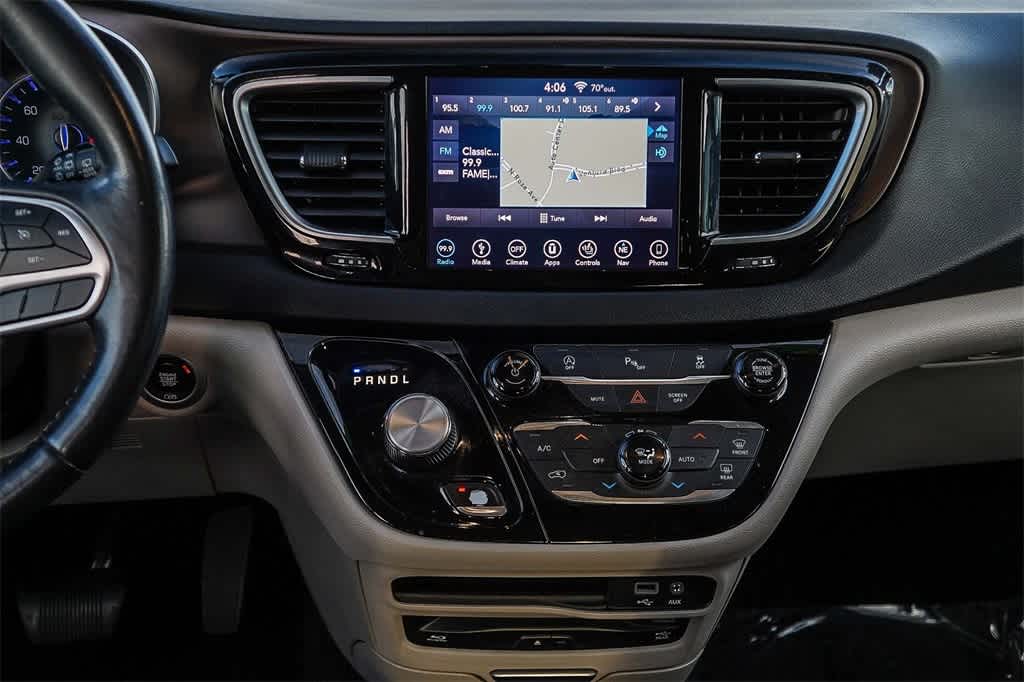 Thumbnail: 2019 Chrysler Pacifica - 12