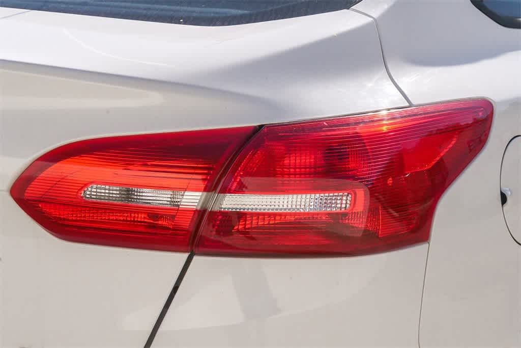 Thumbnail: 2015 Ford Focus - 10