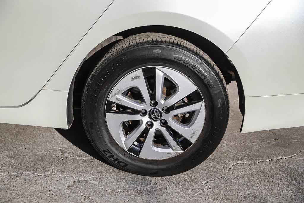 Thumbnail: 2016 Toyota Prius - 8