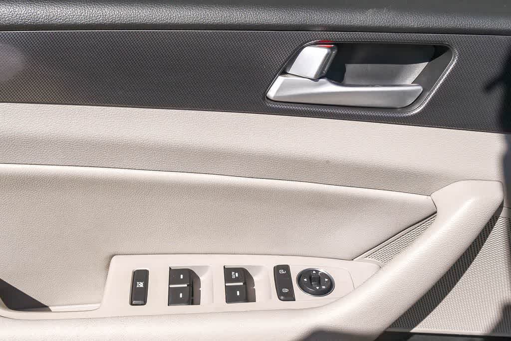 Thumbnail: 2015 Hyundai Sonata - 17