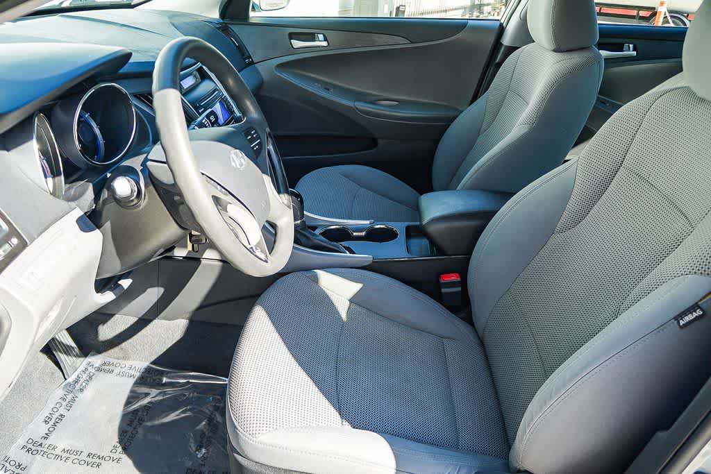 Thumbnail: 2013 Hyundai Sonata - 19