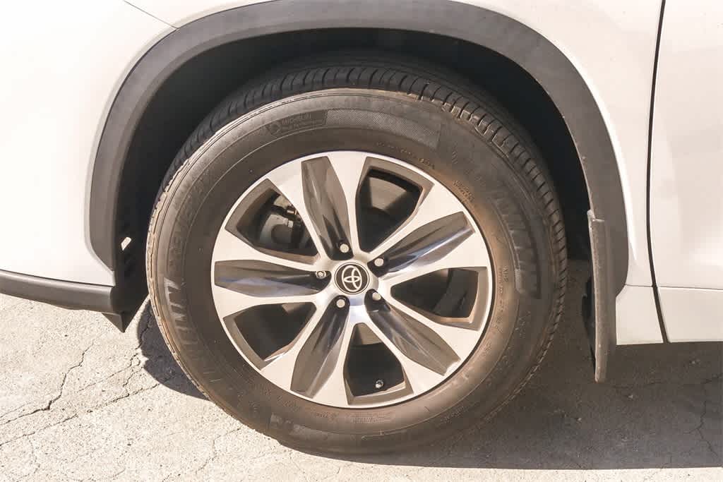 Thumbnail: 2023 Toyota Highlander - 5