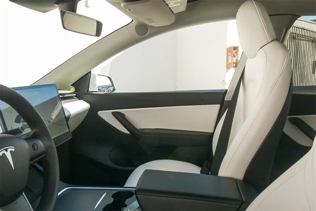 Thumbnail: 2022 Tesla Model Y - 17