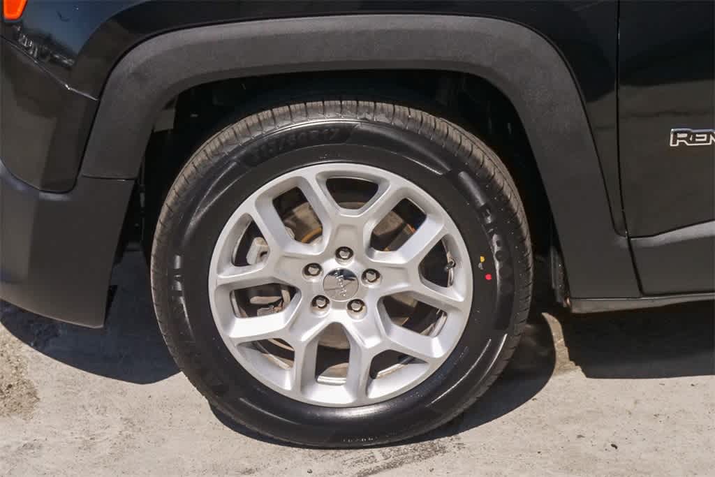 Thumbnail: 2018 Jeep Renegade - 5